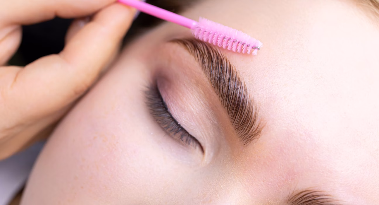 Ламінування і корекція брів