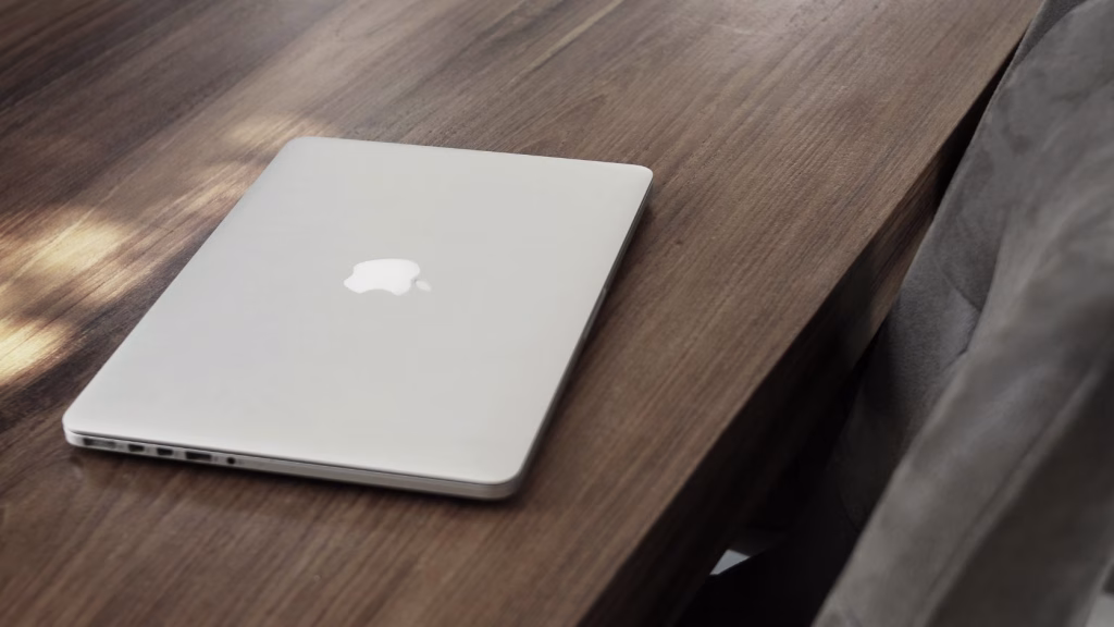 почему кожаный чехол - лучший спутник для вашего MacBook